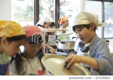 森林學校小學生做飯 森林學校小學生做飯 32526665
