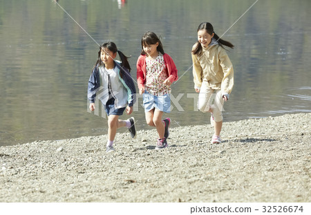 森林學校小學生玩 森林學校小學生玩 32526674