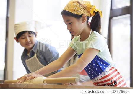 Forest School Elementary school student to cook Forest School Elementary school student to cook 32526694
