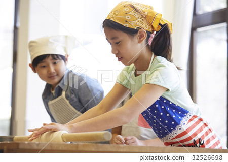 Forest School Elementary school student to cook Forest School Elementary school student to cook 32526698