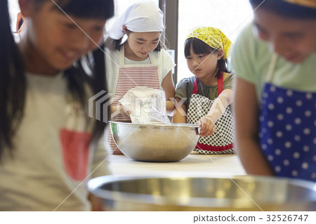 森林學校小學生做飯 32526747