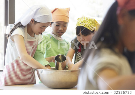 Forest School Elementary school student to cook 32526753