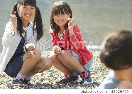 Forest School Elementary school student playing 32526755