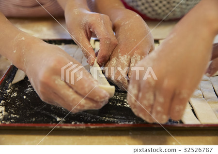 Forest School Elementary school student to cook Forest School Elementary school student to cook 32526787