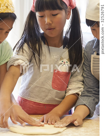 Forest School Elementary school student to cook 32526791