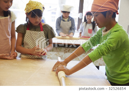 森林學校小學生做飯 32526854