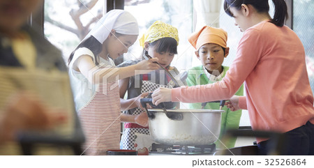 Forest School Elementary school student to cook Forest School Elementary school student to cook 32526864