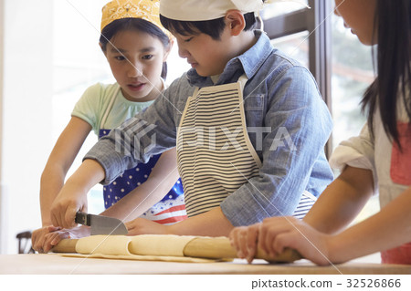 Forest School Elementary school student to cook Forest School Elementary school student to cook 32526866