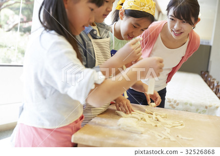 森林學校小學生做飯 森林學校小學生做飯 32526868