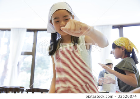 森林學校小學生做飯 32526874