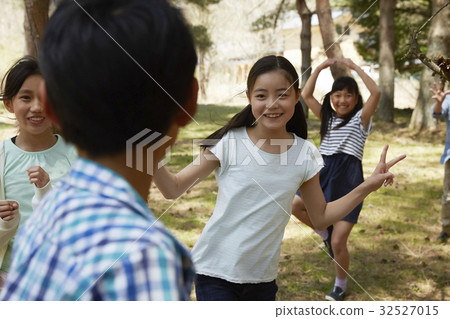 森林學校小學生玩 森林學校小學生玩 32527015