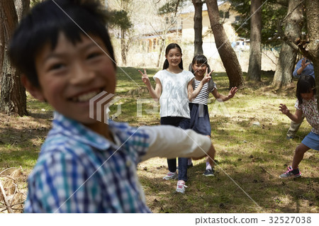 Forest School Elementary school student playing 32527038