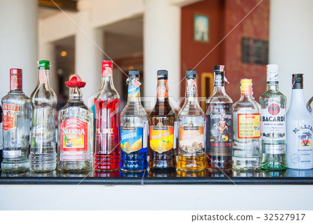 liqour bottles on bar for drink 32527917