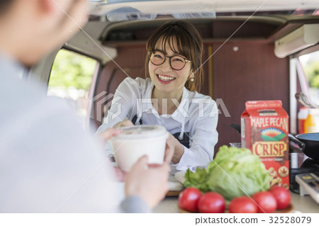 Kitchen car lunch Female guest 32528079