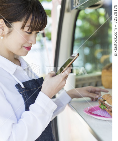 Kitchen car working lady smaho 32528179