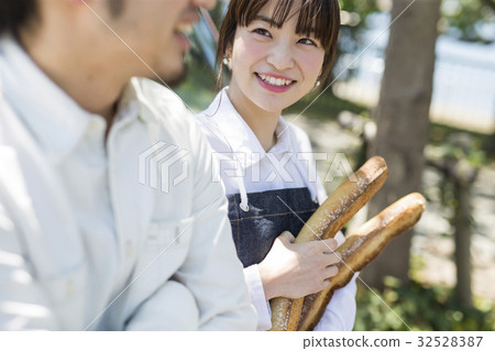 Staff to break kitchen cars 32528387