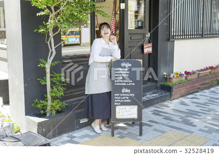 打開咖啡館的女人 32528419