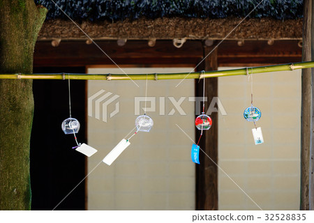 Summer wind chimes 32528835