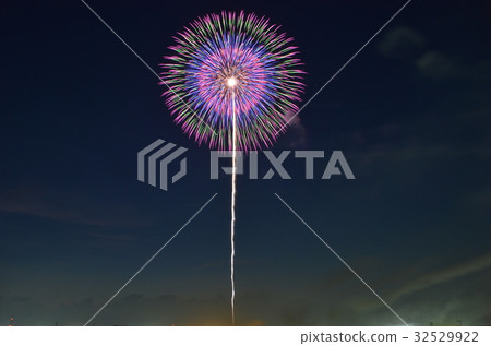 single fireworks in night sky single fireworks in night sky 32529922