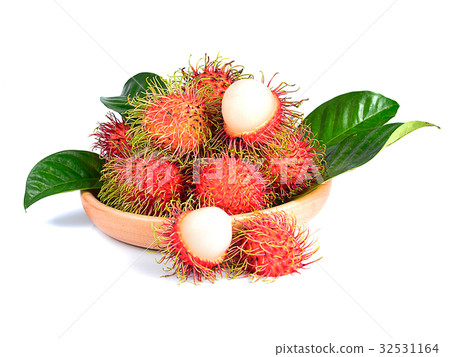 rambutan fruit isolated on white background 32531164