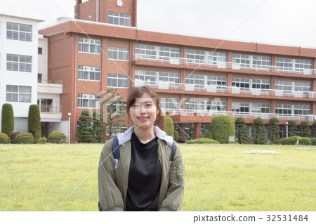 At the campus garden (Japan Economic University) 32531484