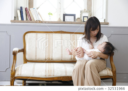 Baby and mother 32531966