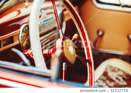 Old car doors 32532758