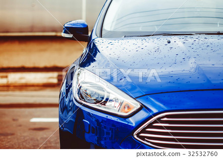 Car headlight in front Car headlight in front 32532760