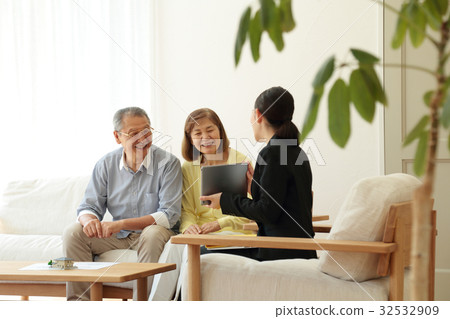 Real Estate Sales 32532909