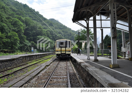 JR West Japan Arts Line · Kisuji Line Bingo Ochiai Station 32534282