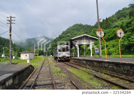 JR West Japan Arts Line · Kisuji Line Bingo Ochiai Station JR West Japan Arts Line · Kisuji Line Bingo Ochiai Station 32534284