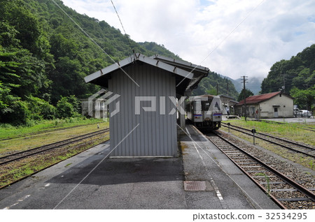 JR West Japan Arts Line · Kisuji Line Bingo Ochiai Station 32534295