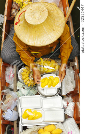 Damnoen Saduak Floating Market near Bangkok 32535447