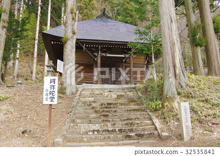Shinshu Kamiina cultural assets of Minowa-machi Immortal temple Amidado Approach Construction beside stone steps around 1730 32535841