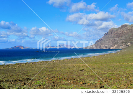 coast of Caleta de Famara in Lanzarote, Spain 32536806