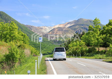 Drive image of the new green Yamanami Highway running while watching Oita Prefecture Kuju Mountain Drive image of the new green Yamanami Highway running while watching Oita Prefecture Kuju Mountain 32537059