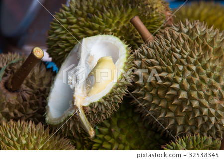 Durain fruit is King of fruit 32538345