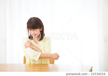 頸部僵硬頸部僵硬頸部肌肉疼痛負面形像不良身體狀況女性肖像20's 30's 32538558