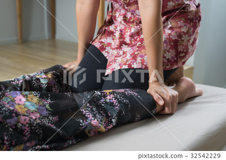 Massage series: Foot massage 32542229