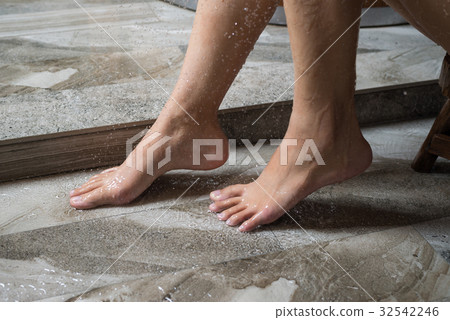 Onsen series : Asian woman taking shower Onsen series : Asian woman taking shower 32542246