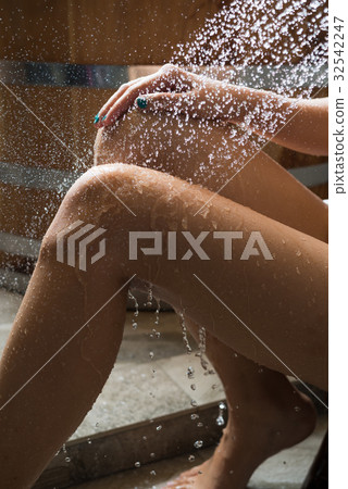 Onsen series : Asian woman taking shower Onsen series : Asian woman taking shower 32542247