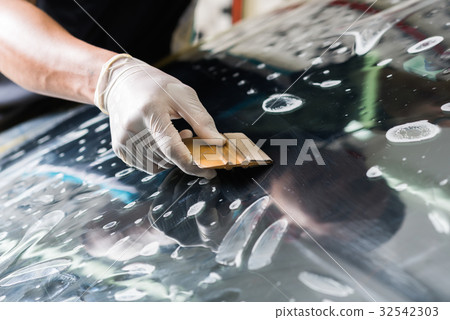 Windshield protection film installation series 32542303