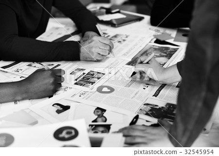 Business people creative talking discussion ideas Business people creative talking discussion ideas 32545954