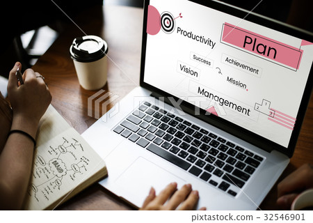 Business diagram in a laptop screen 32546901