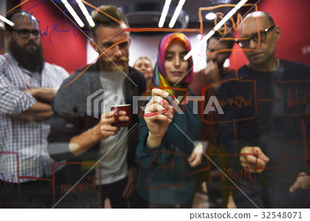 Business people creative talking discussion ideas Business people creative talking discussion ideas 32548071