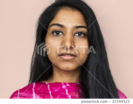 Young woman thinking studio portrait Young woman thinking studio portrait 32549525
