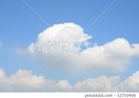 Nice white clouds in sky 32550406