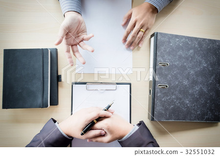 top view of Businessman conducting an interview with businessman 32551032
