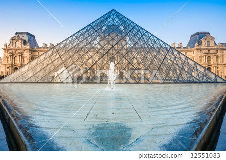 Louvre Museum, Paris, France 32551083