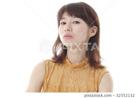 一個敏銳的凝視女人 一個敏銳的凝視女人 32552132